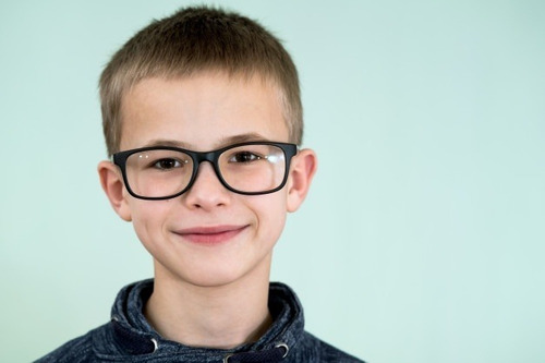 4 dicas de como devem ser os óculos da crianças.